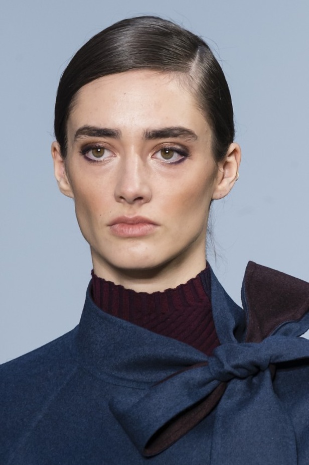 كارولينا هيريرا تقدّم تصاميم كلاسيكية لخريف وشتاء 2017