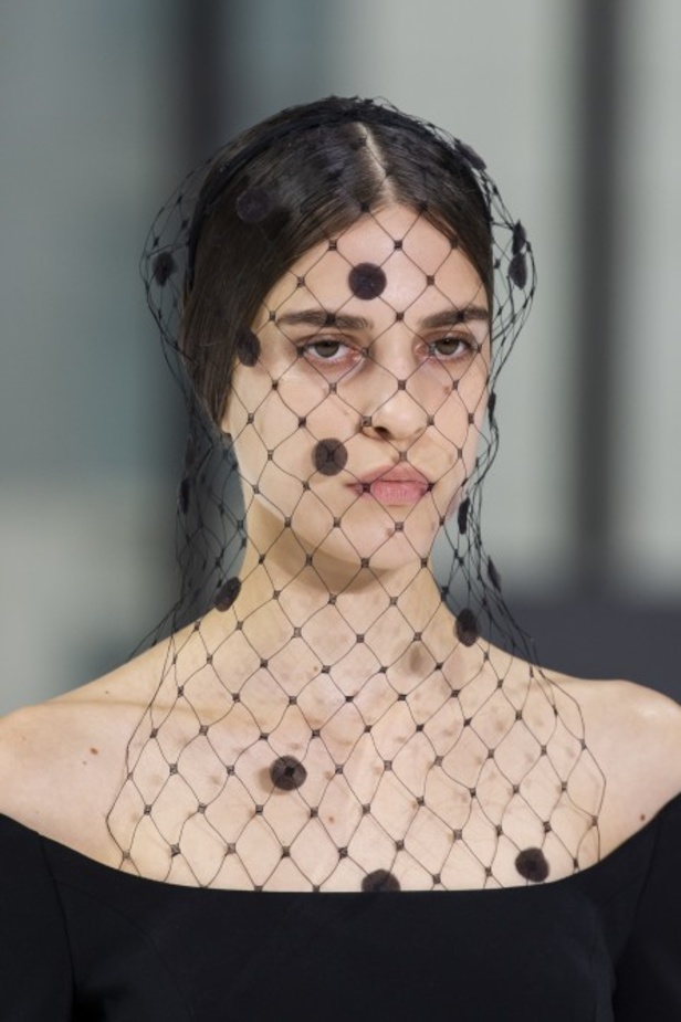 فساتين كارولينا هيريرا لخريف وشتاء 2020-2021 من اسبوع الموضة في نيويورك