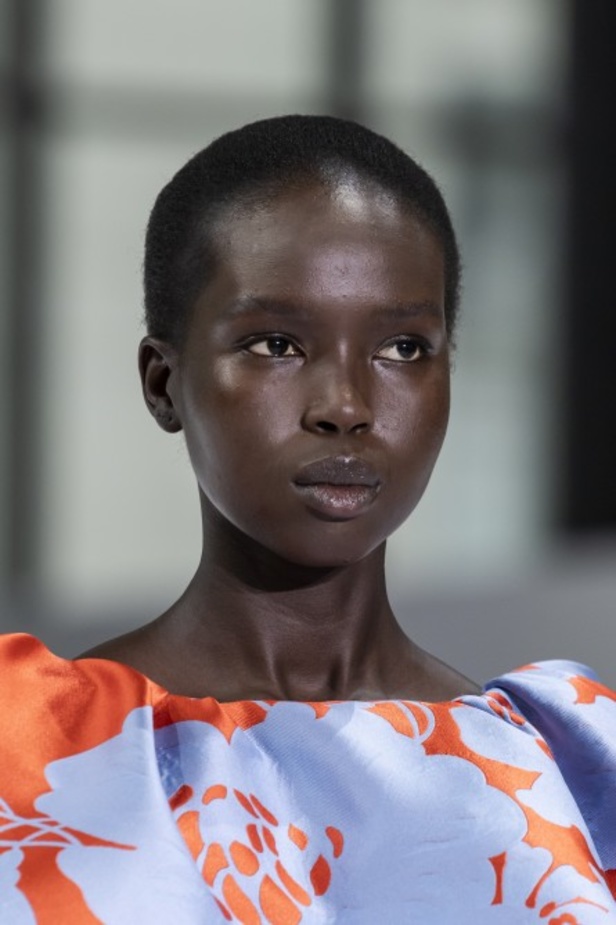 فساتين كارولينا هيريرا لخريف وشتاء 2020-2021 من اسبوع الموضة في نيويورك