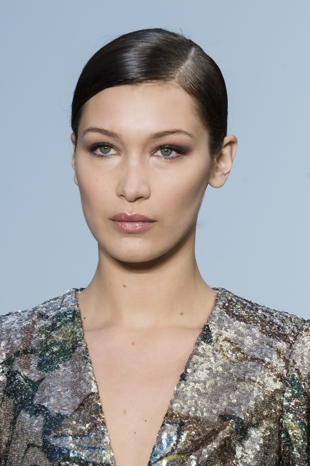 كارولينا هيريرا تقدّم تصاميم كلاسيكية لخريف وشتاء 2017