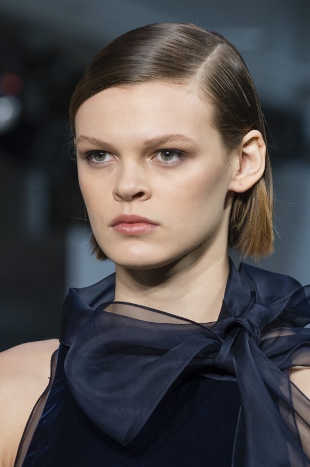 كارولينا هيريرا تقدّم تصاميم كلاسيكية لخريف وشتاء 2017