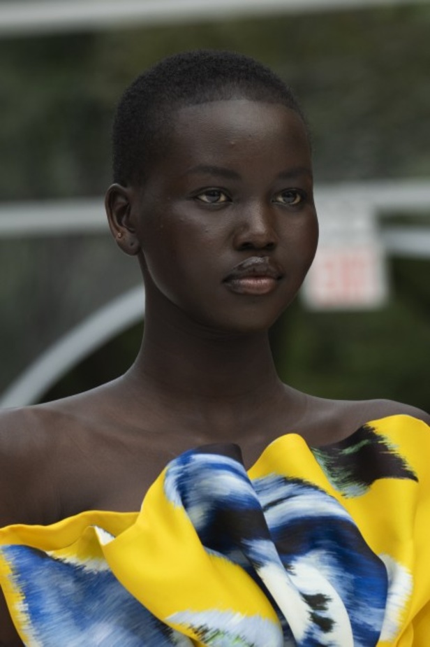 عرض أزياء كارولينا هيريرا لموسم ربيع وصيف 2020