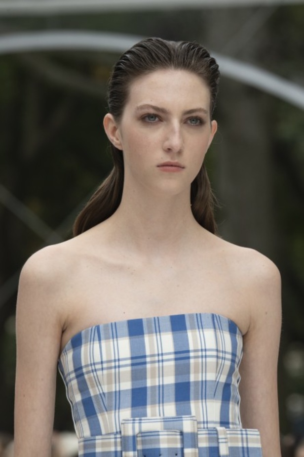 عرض أزياء كارولينا هيريرا لموسم ربيع وصيف 2020