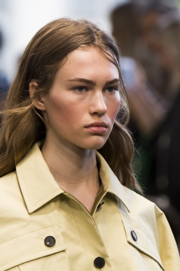 عرض أزياء Carven للأزياء الجاهزة لربيع وصيف 2018 !