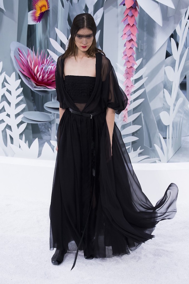 مجموعة تفيض أنوثة وحيوية من شانيل