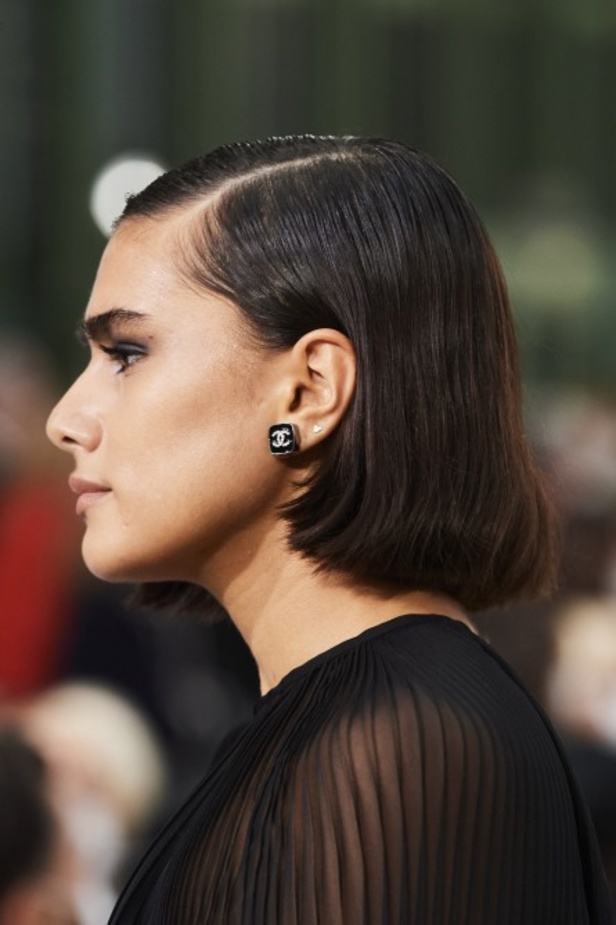 عرض ازياء مجموعة شانيل Chanel لربيع 2021 يحيي موضة التويد والاقمشة الفاخرة