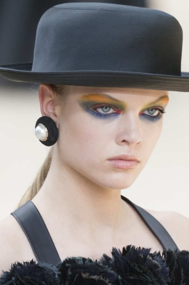 عرض Chanel لخريف وشتاء 2017 للأزياء الراقية !