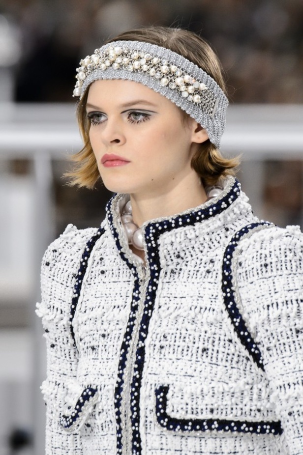 عرض أزياء “شانيل” Chanel لخريف وشتاء 2017