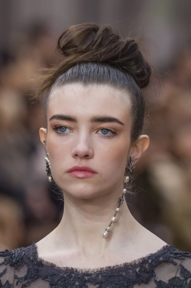 مجموعة شانيل لخريف 2018 تنقلنا الى أحضان الطبيعة الخلابة