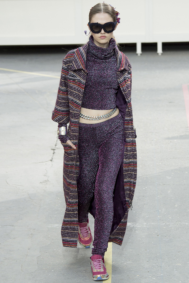 تسوّقي مع Chanel في مجمّع تجاري من الخيال!