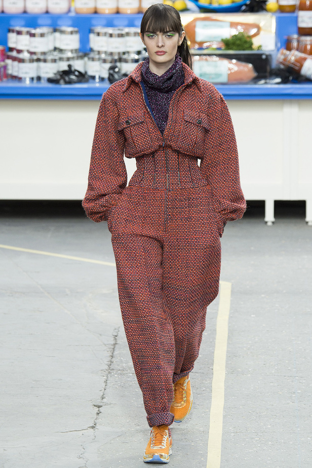 تسوّقي مع Chanel في مجمّع تجاري من الخيال!