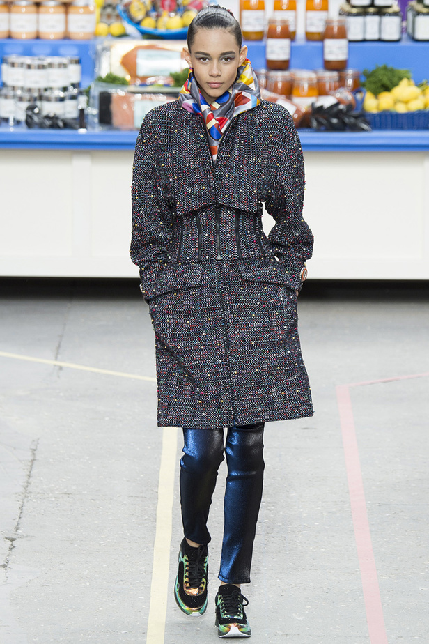 تسوّقي مع Chanel في مجمّع تجاري من الخيال!