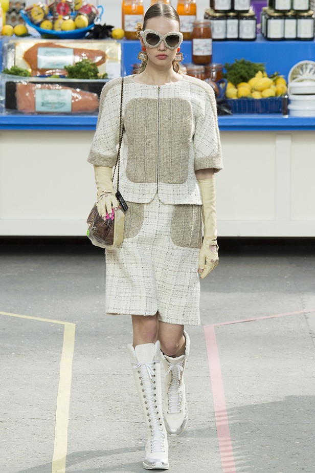 تسوّقي مع Chanel في مجمّع تجاري من الخيال!