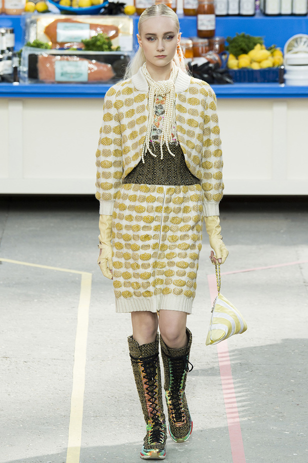 تسوّقي مع Chanel في مجمّع تجاري من الخيال!