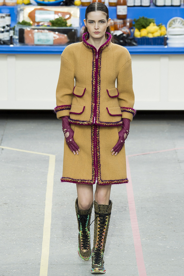 تسوّقي مع Chanel في مجمّع تجاري من الخيال!