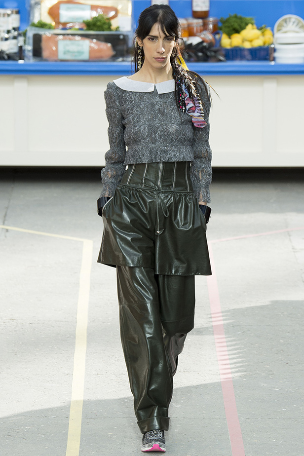 تسوّقي مع Chanel في مجمّع تجاري من الخيال!