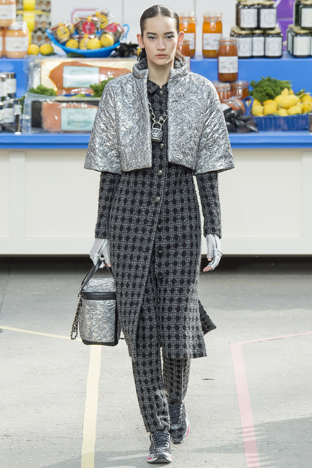 تسوّقي مع Chanel في مجمّع تجاري من الخيال!