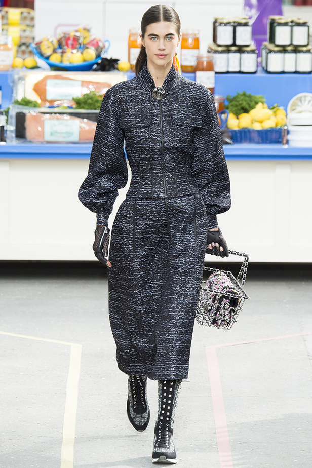 تسوّقي مع Chanel في مجمّع تجاري من الخيال!