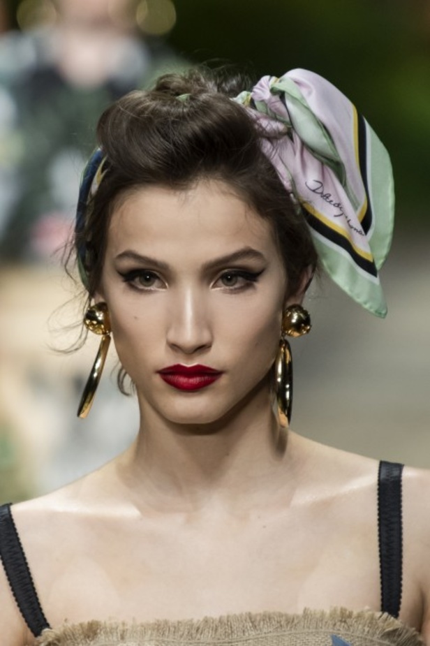 تصاميم عكست الألوان والمرح في عرض Dolce & Gabbana