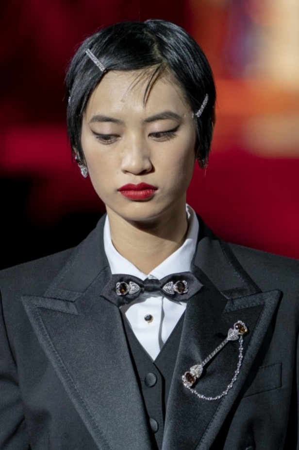 دولتشي أند غابانا تحيي موضة المرأة العصرية بتصاميمها