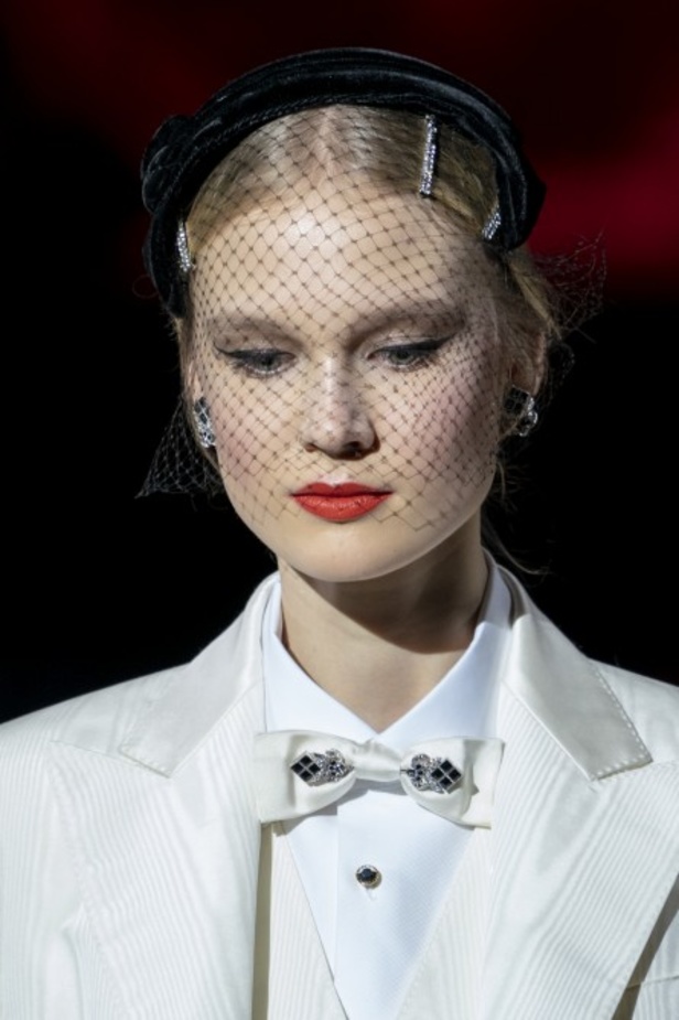 دولتشي أند غابانا تحيي موضة المرأة العصرية بتصاميمها