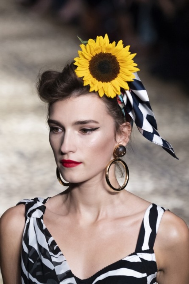 تصاميم عكست الألوان والمرح في عرض Dolce & Gabbana