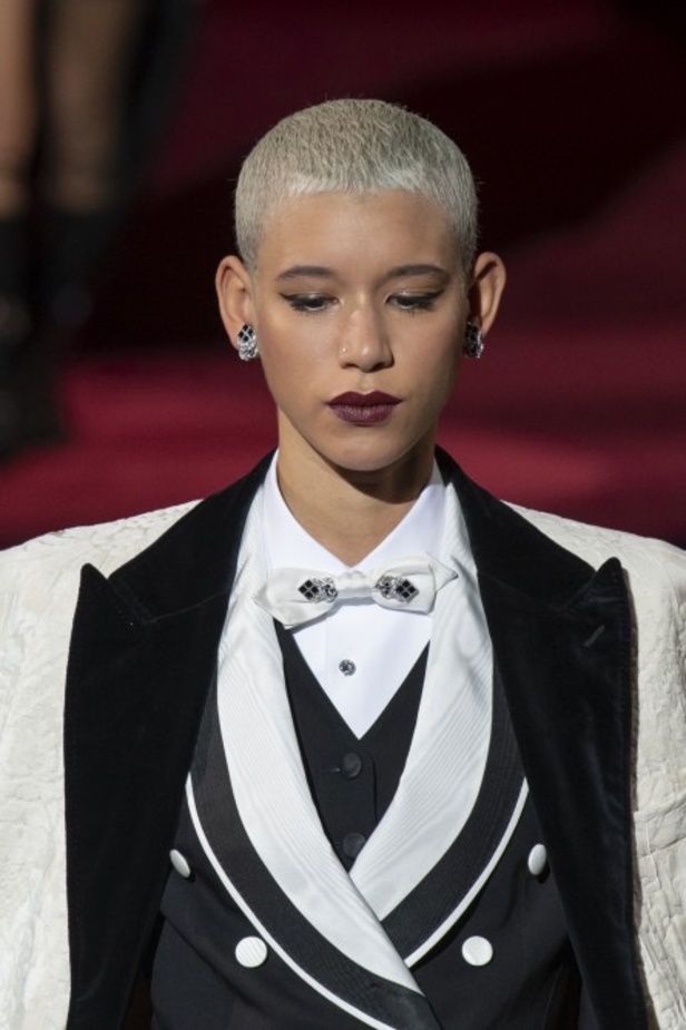 دولتشي أند غابانا تحيي موضة المرأة العصرية بتصاميمها