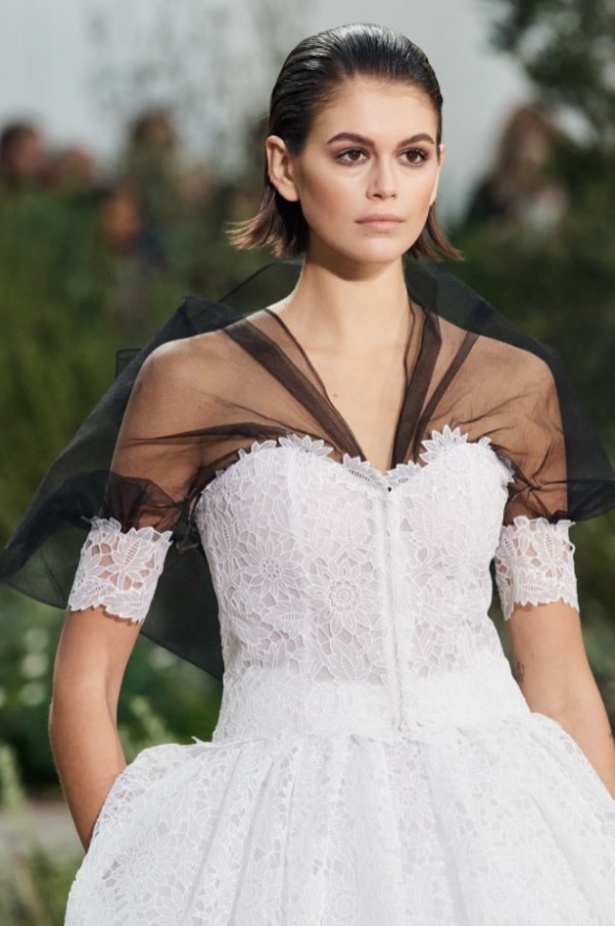 الأسود والأبيض.. عنوان مجموعة Chanel  من الألبسة الفاخرة لربيع وصيف 2020