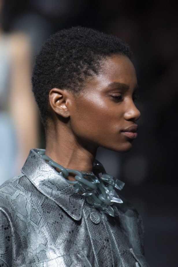 اسبوع الموضة في ميلان 2019 عرض أزياء Emporio Armani لربيع وصيف 2020 من ميلان