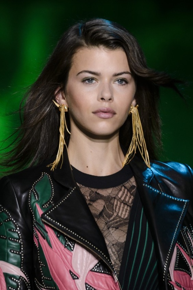 مجموعة ايلي صعب لربيع وصيف 2018 في باريس 