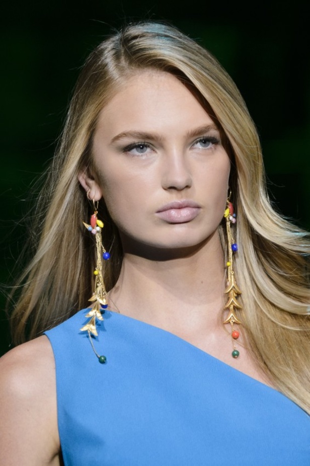 مجموعة ايلي صعب لربيع وصيف 2018 في باريس 