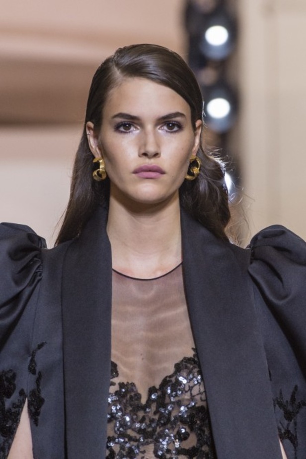 عرض أزياء ايلي صعب لخريف 2018