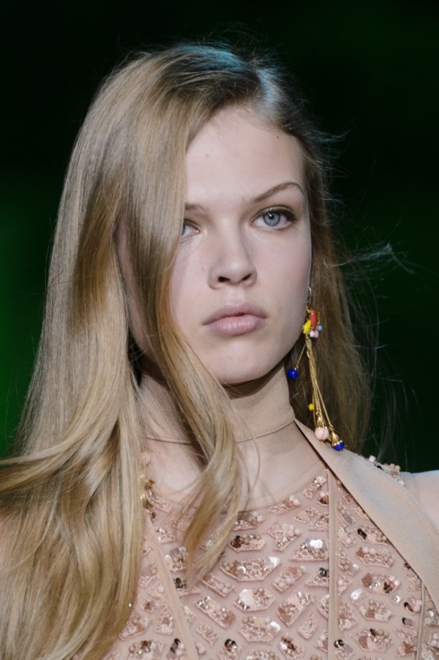 مجموعة ايلي صعب لربيع وصيف 2018 في باريس 