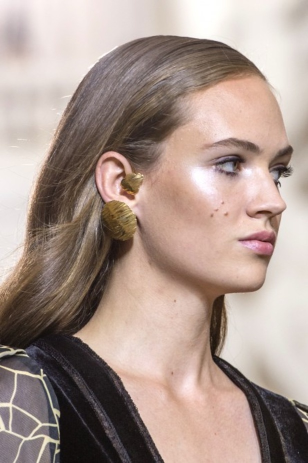 عرض أزياء ايلي صعب لخريف 2018