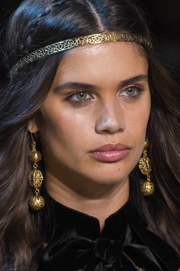 مجموعة ايلي صعب الملكية ضمن أسبوع الموضة في باريس 