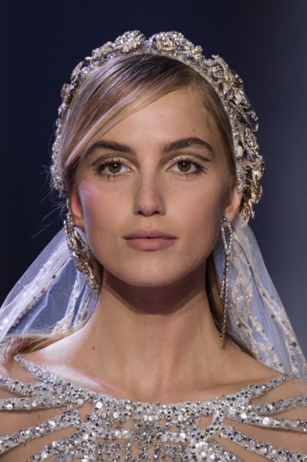 ايلي صعب يحتفل بالحياة في مجموعته لربيع وصيف 2018