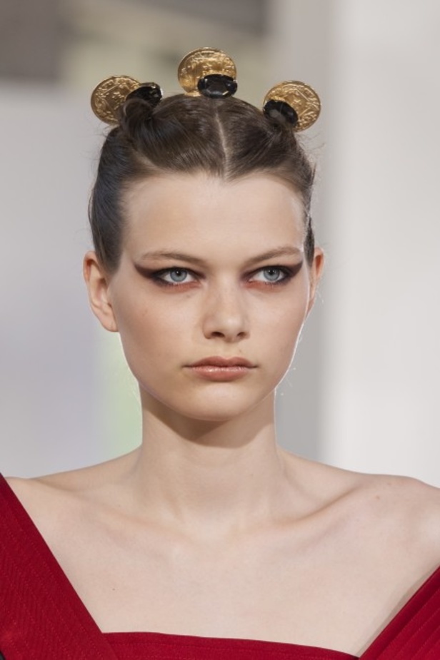 مجموعة إيلي صعب للأزياء الفاخرة لخريف وشتاء 2020 من وحي الصين