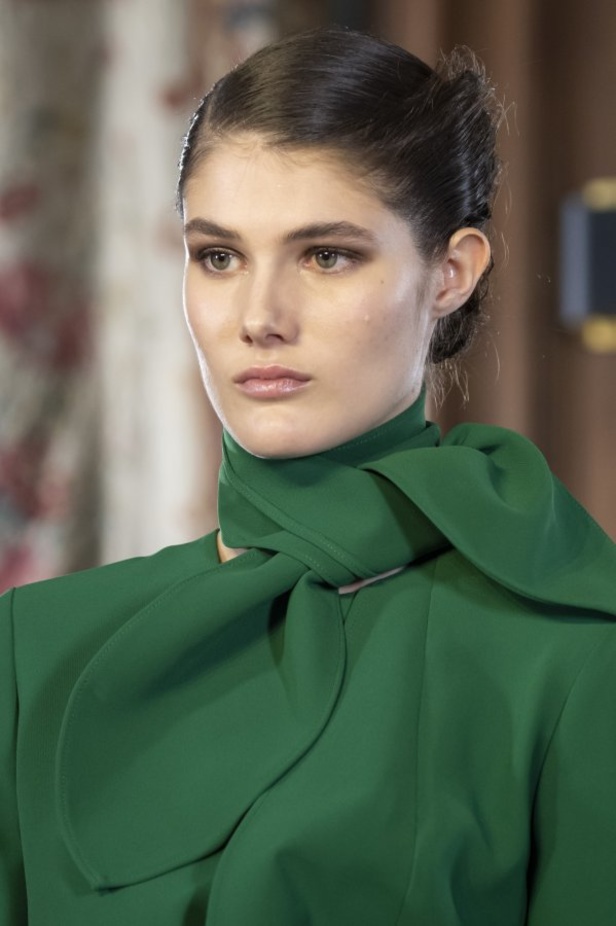 تصاميم كلاسيكية ومتنوعة من Elie Saab لخريف وشتاء 2019 