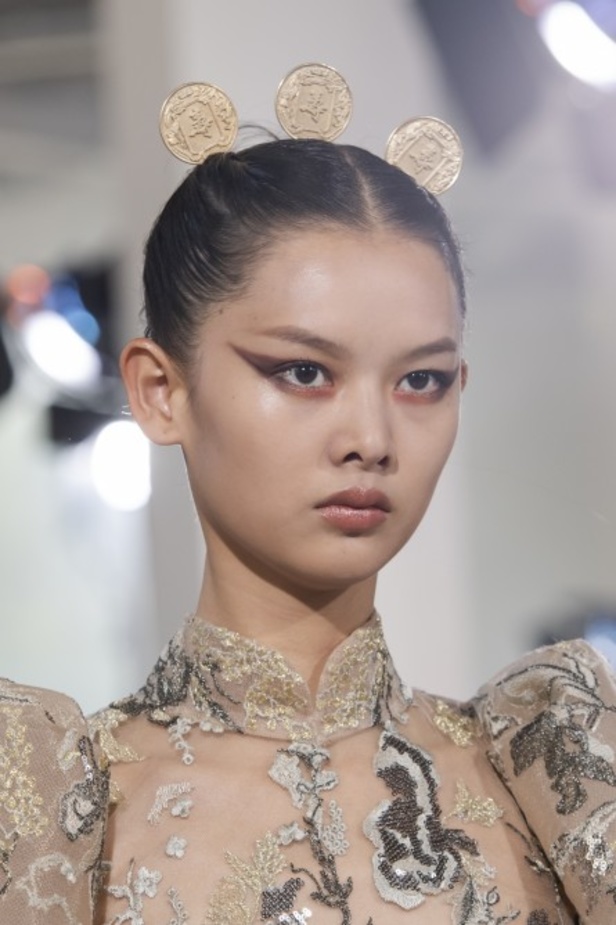 مجموعة إيلي صعب للأزياء الفاخرة لخريف وشتاء 2020 من وحي الصين