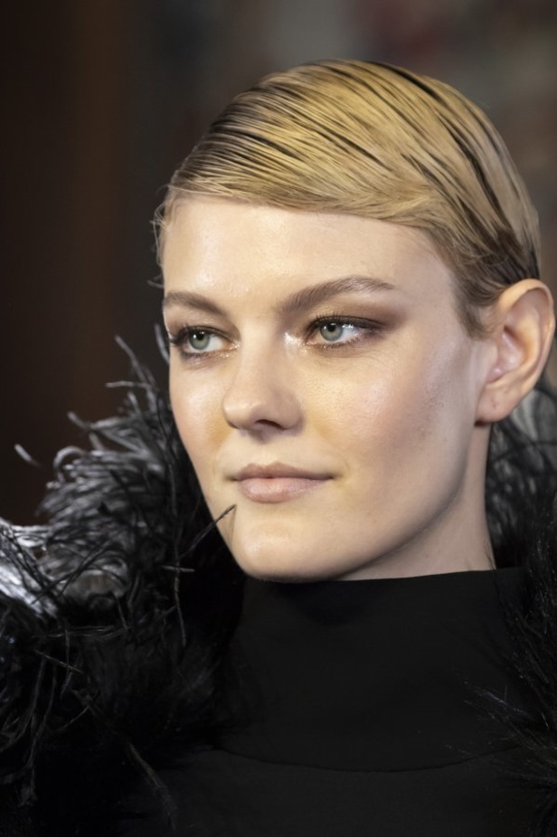 تصاميم كلاسيكية ومتنوعة من Elie Saab لخريف وشتاء 2019 