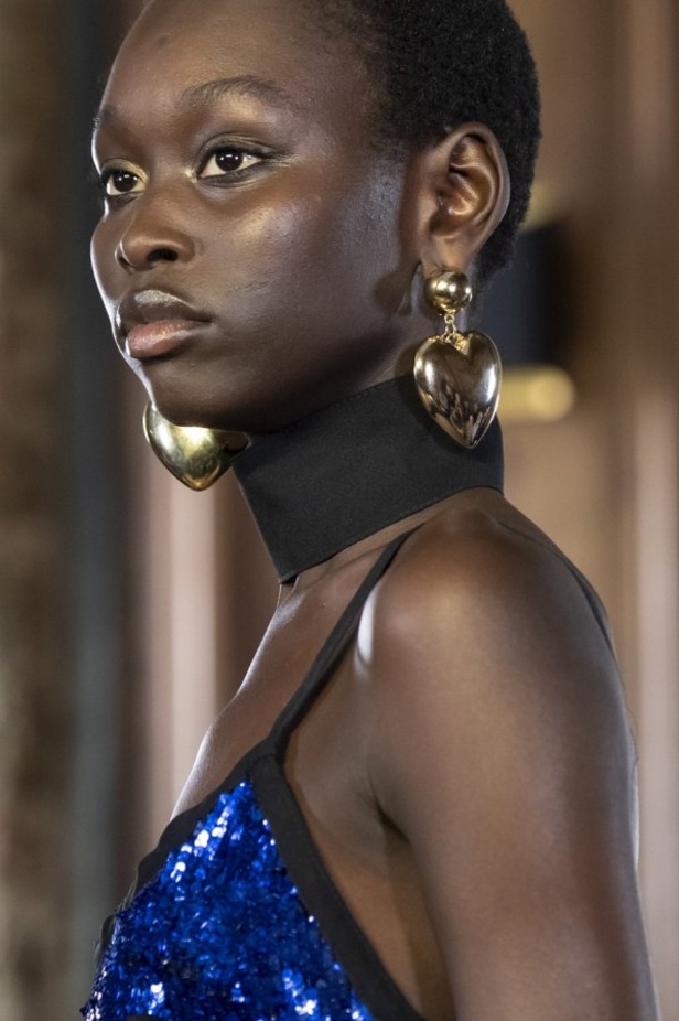 تصاميم كلاسيكية ومتنوعة من Elie Saab لخريف وشتاء 2019 