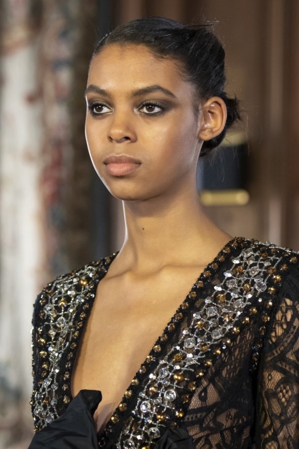 تصاميم كلاسيكية ومتنوعة من Elie Saab لخريف وشتاء 2019 