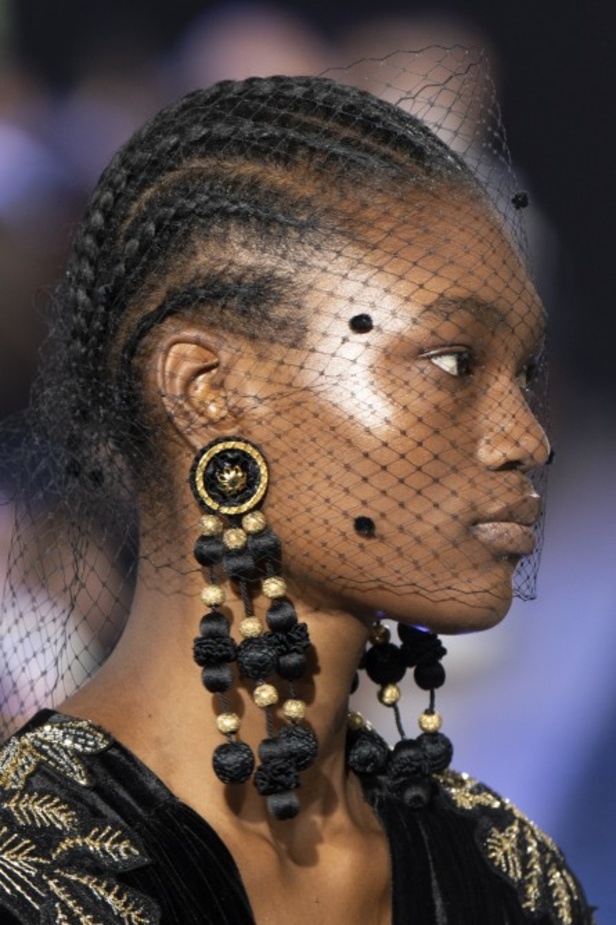 مجموعة Elie Saab لخريف وشتاء 2020-2021 خلال اسبوع الموضة في باريس