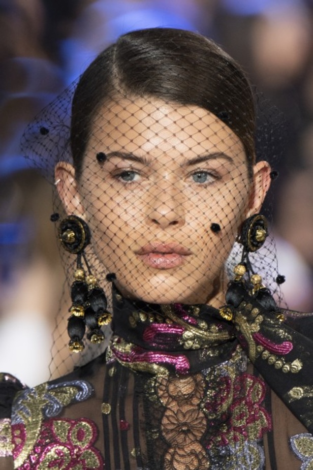 مجموعة Elie Saab لخريف وشتاء 2020-2021 خلال اسبوع الموضة في باريس