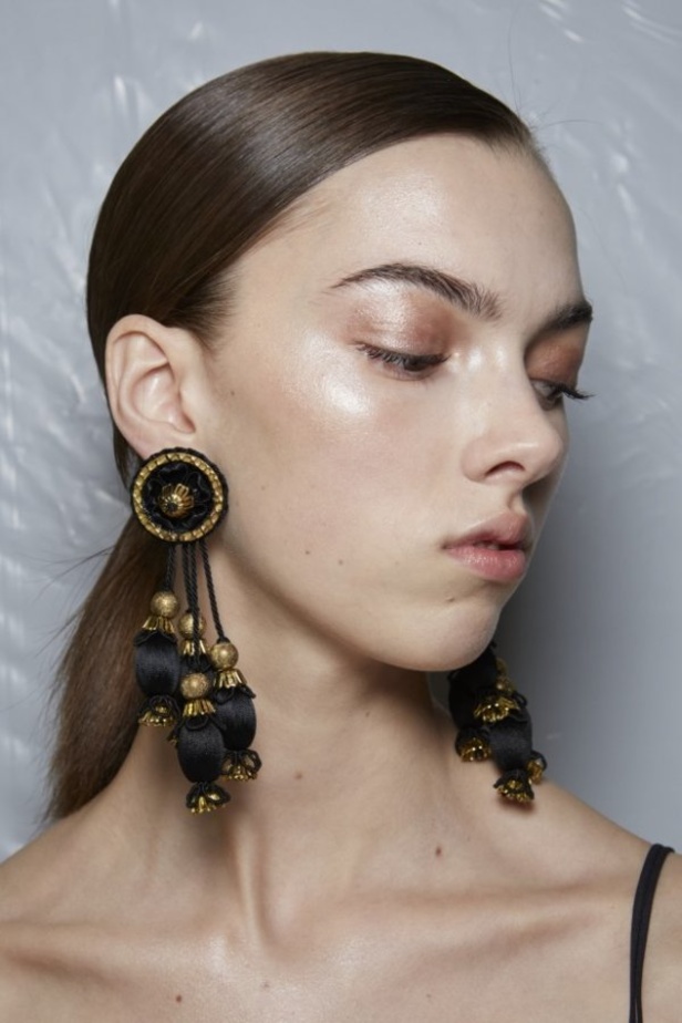 مجموعة Elie Saab لخريف وشتاء 2020-2021 خلال اسبوع الموضة في باريس