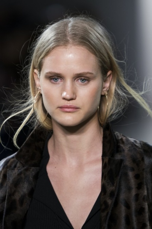 عرض أزياء إيلي تاهاري لخريف وشتاء 2019