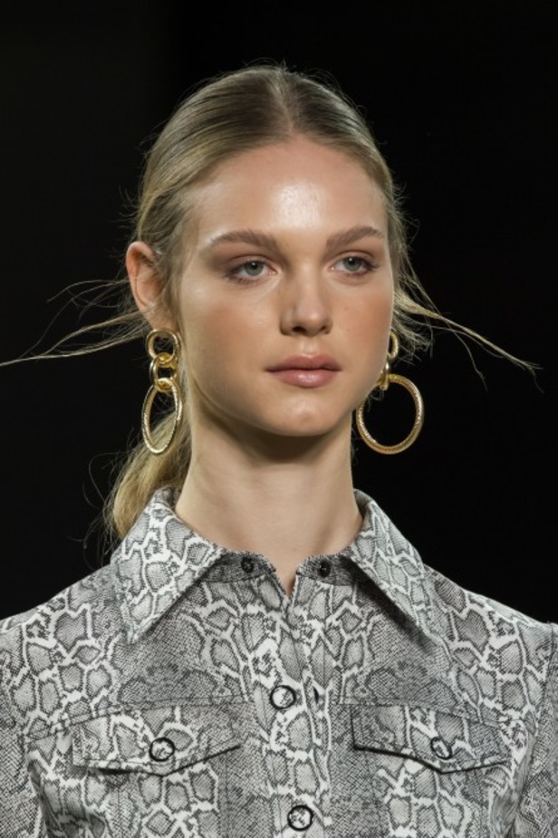  اسبوع الموضة في نيويورك 2019 ابرز صيحات أزياء و اكسسوارات ELIE TAHARI لربيع وصيف 2020 