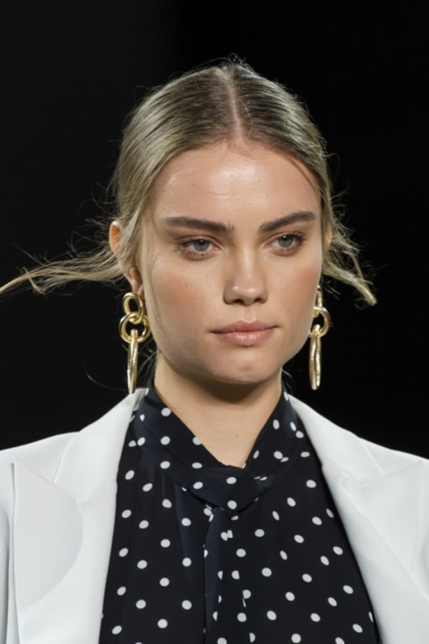  اسبوع الموضة في نيويورك 2019 ابرز صيحات أزياء و اكسسوارات ELIE TAHARI لربيع وصيف 2020 