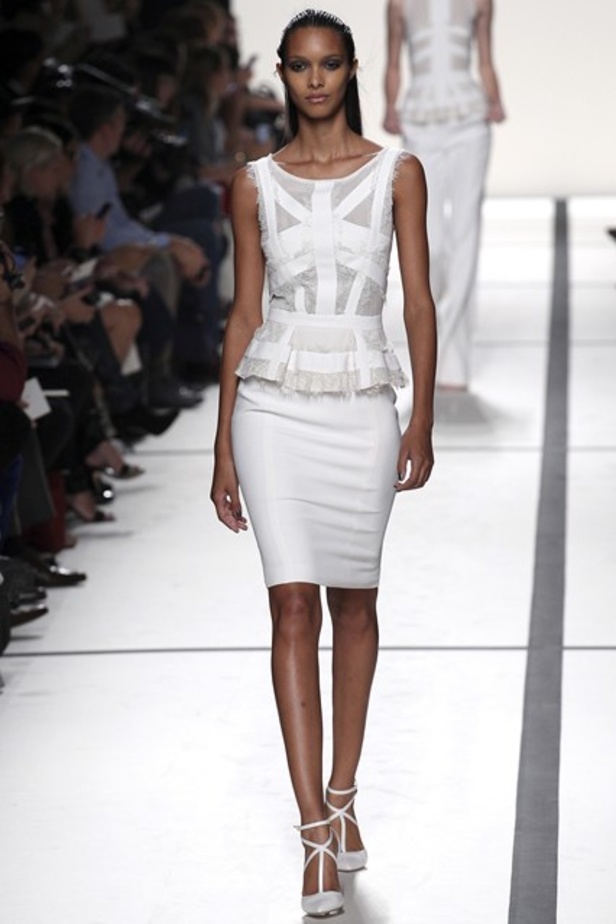 ايلي صعب : حديقة من الدانتيل تخطف الانفاس..