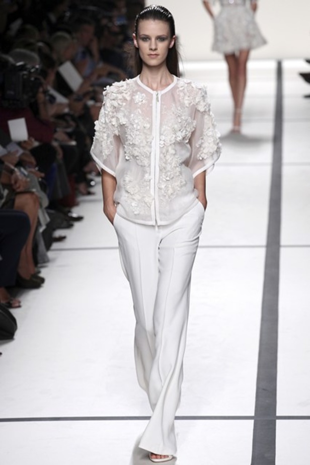 ايلي صعب : حديقة من الدانتيل تخطف الانفاس..